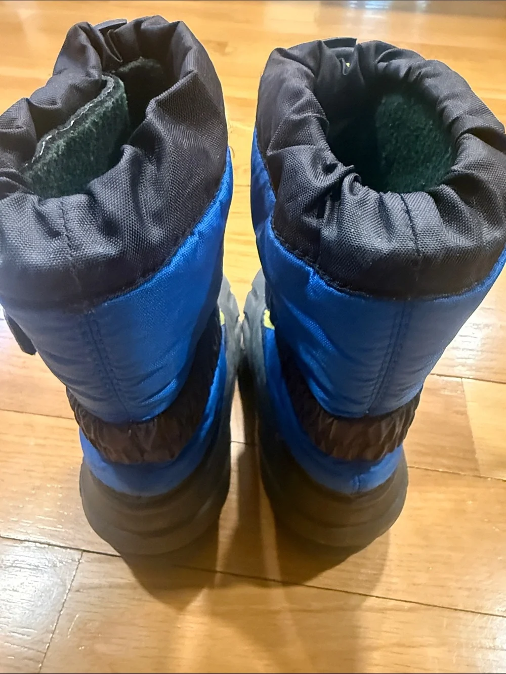 Sorel boys winter snow boots size 12.